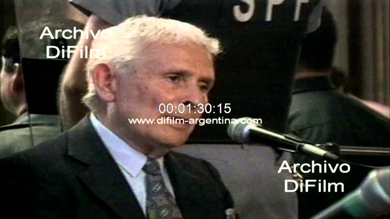 Condenan a reclusion perpetua a Miguel Etchecolatz por genocida 2006
