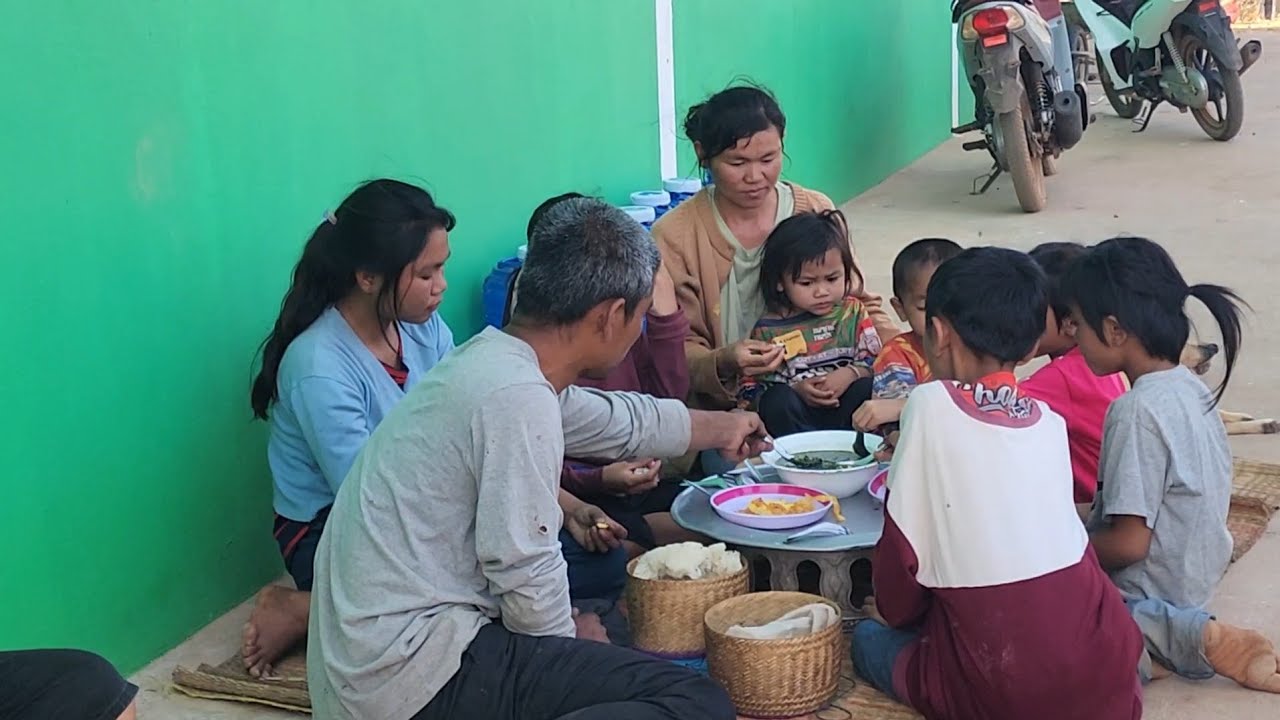 พากันหิวข้าวจนสั่น ครอบครัวลูก 8 เดินทางแต่เช้า ข้าวยังไม้ได้ตกท้องเลย 9 กุมภาพันธ์ ค.ศ. 2026