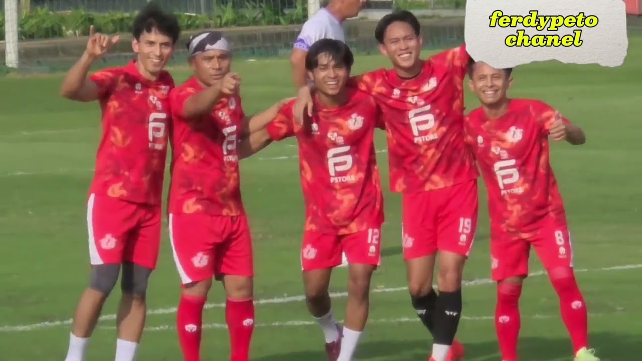 Opa,Oma dan bapak untuk pertama kalinya saksikan Betran main bola kaki...kerennn