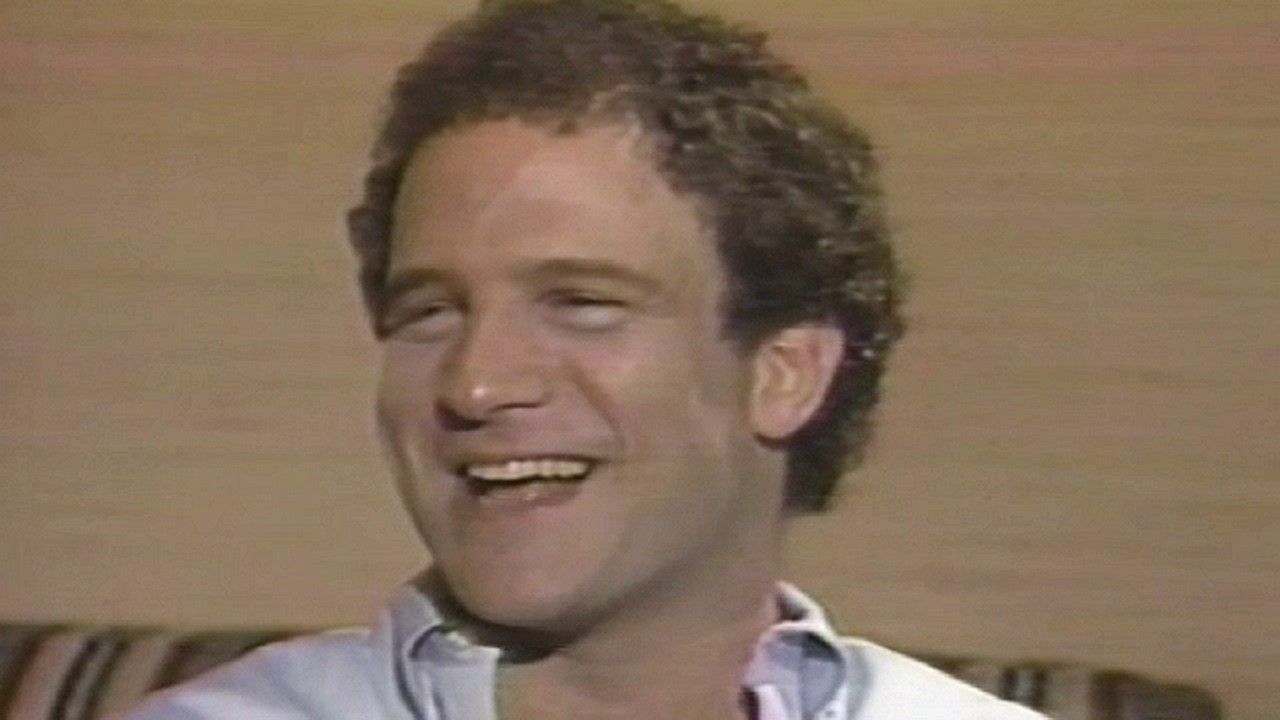 Albert Brooks doing Gene Shalit impressions - Funny 80s clip
