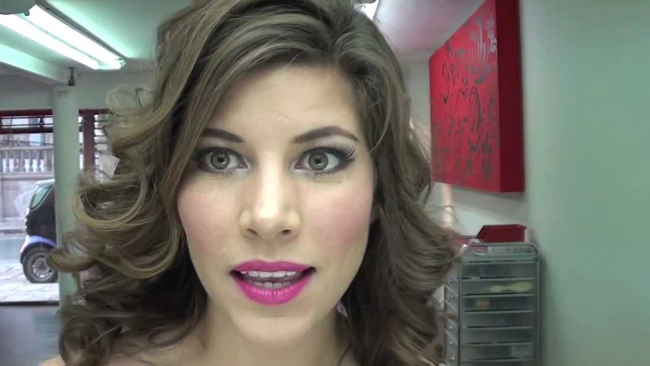 MAQUILLAJE BONITO CON PESTAÑAS Y LABIOS ROSAS