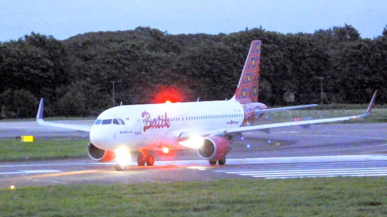 Sore Sampai Malam Di Runway 25L Bandara Soekarno Hatta Jakarta