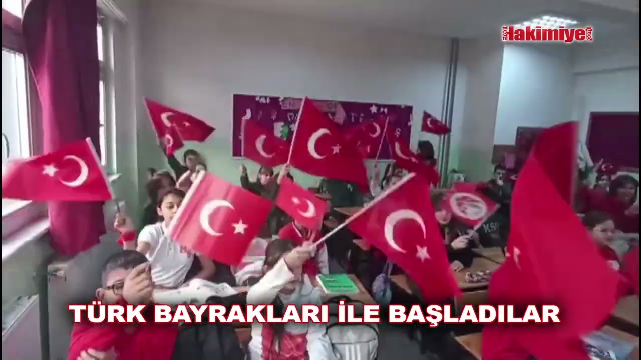 TÜRK BAYRAKLARI İLE BAŞLADILAR