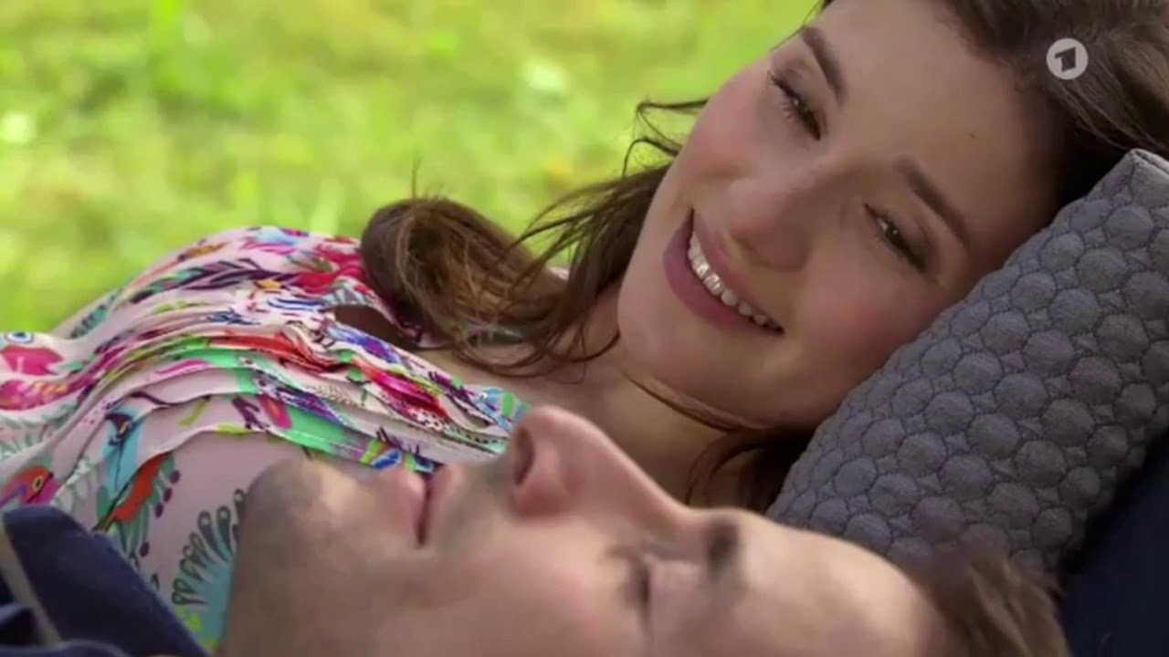 Clara und Adrian - Clara küsst Adrian | Sturm der Liebe