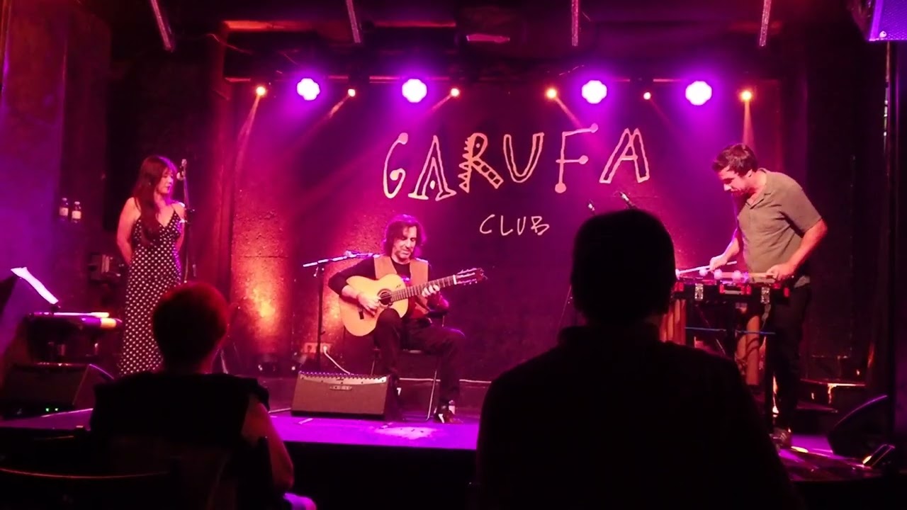 Lara Wong y Melón Jiménez con Ton Risco en el Club Garufa (A Coruña)