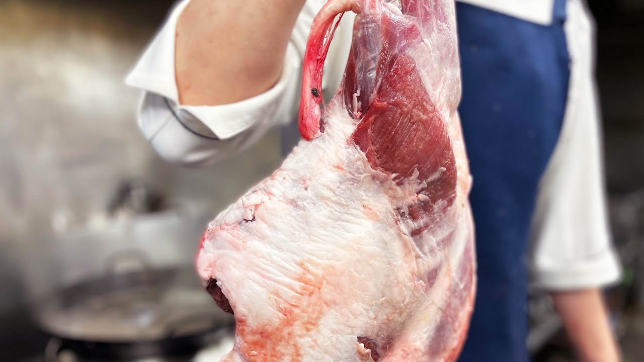 鹿モモ肉一本頂いたからそのまま姿煮にしてみた。　Stewed venison