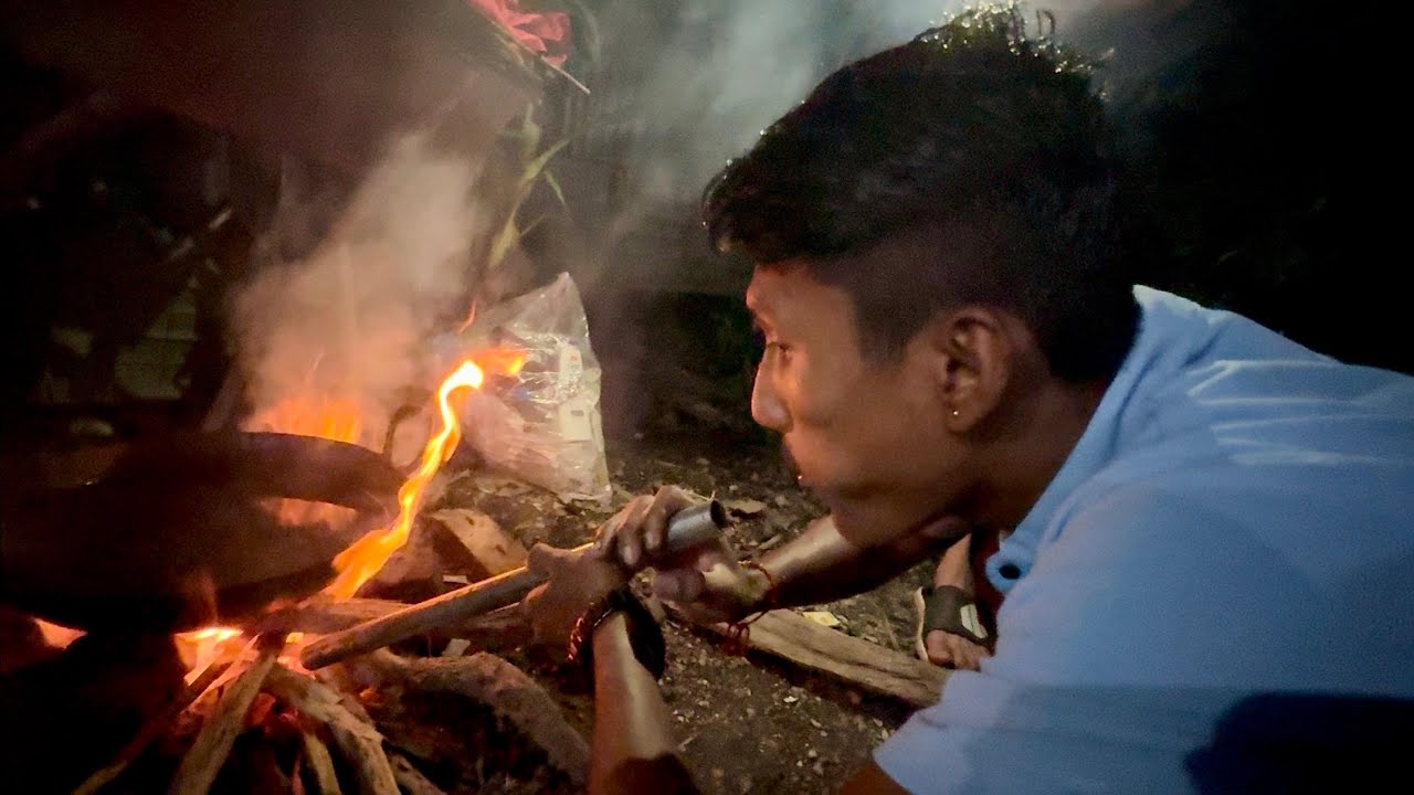 Aafei le cook garera ghar maa sathi haru lai local kukhura ko soup party.