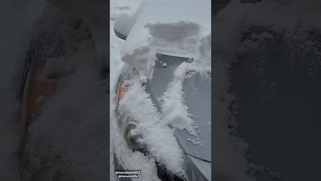 Digging out the car from under the snow after a snowstorm. #satisfying #asmrvideo #carinsnow #snow