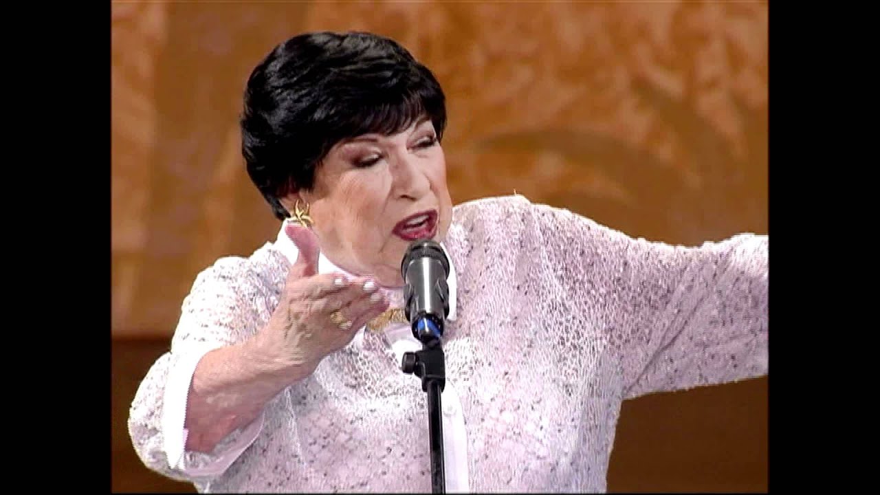 ?Divino Espírito Santo?, por Inezita Barroso
