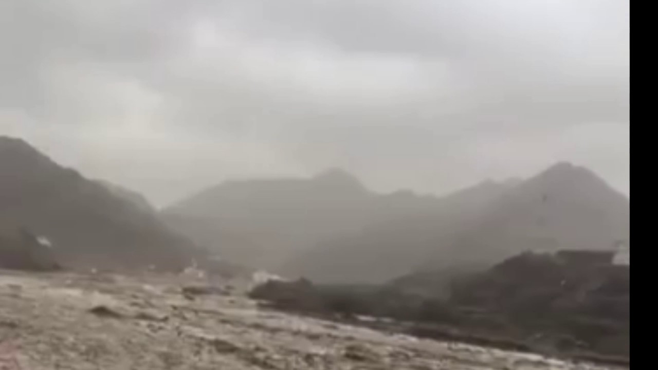 سيل وادي ضلع +انطلاق صافرات الانذار تخذيرات فيضان سد ابها اليوم الثلاثاء 17/5/1438