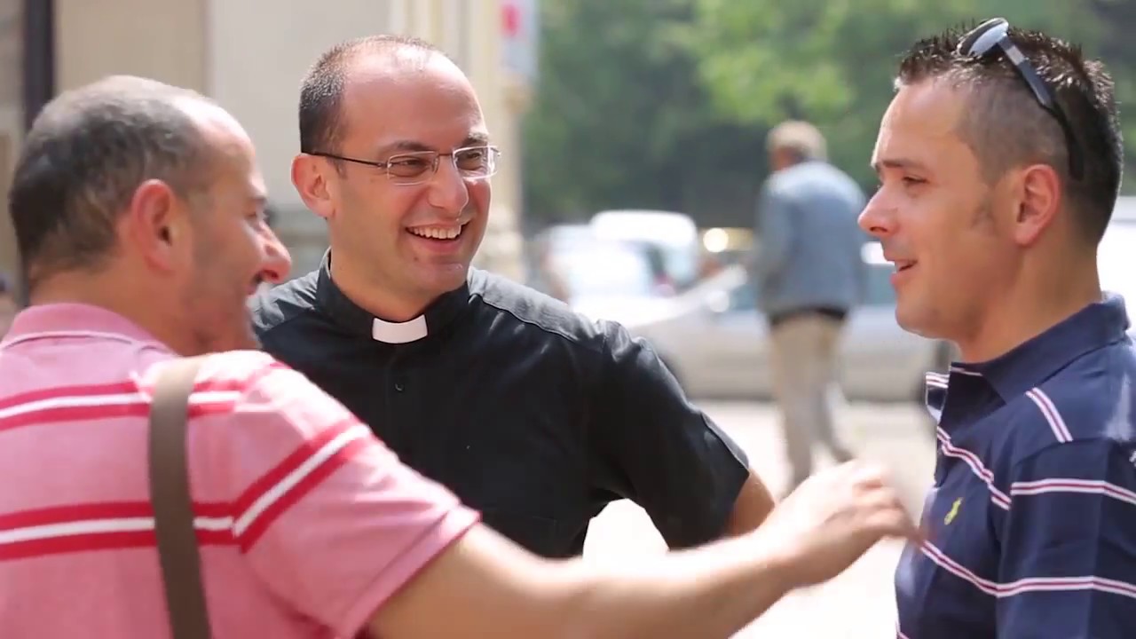 INSIEME AI SACERDOTI