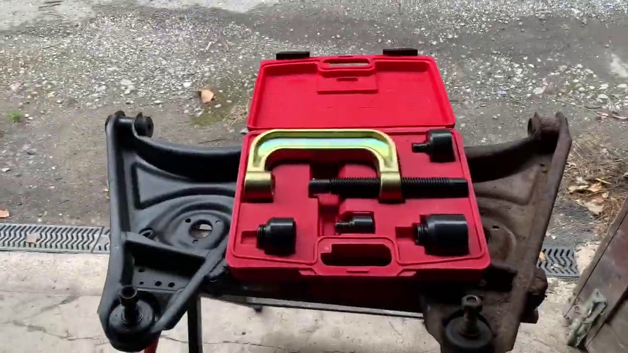 Mercedes 107 SL ball joint removal