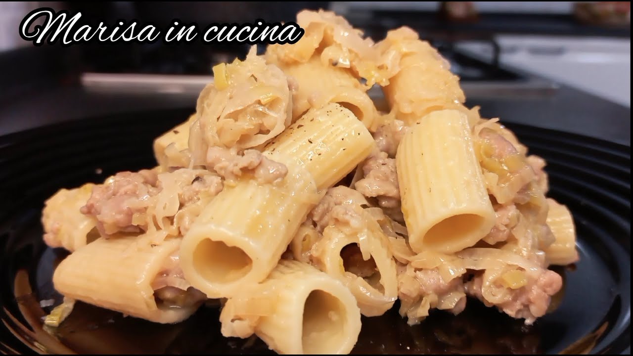 Рецепт белого супа с макаронами с луком-пореем и колбасой, быстрый и простой