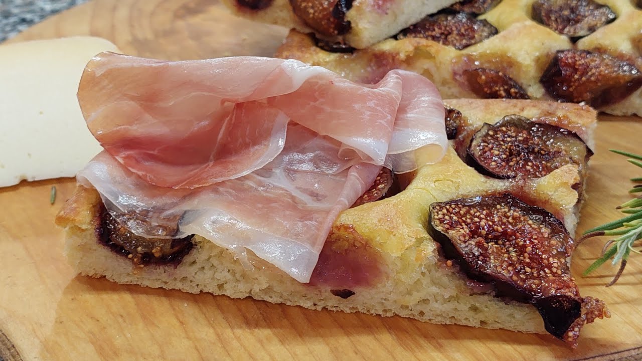 Focaccia soffice fichi rosmarino e prosciutto