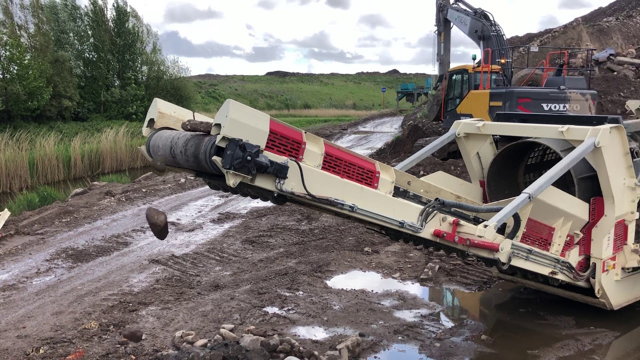 MDS 413 TROMMEL. NEAL SOILS.  RECOVERING STONE/ROCK
