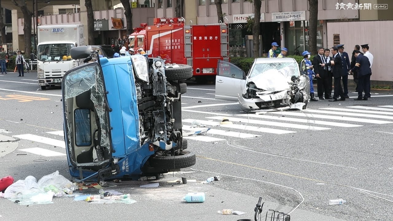 池袋で車衝突、はねられ女性と女児死亡