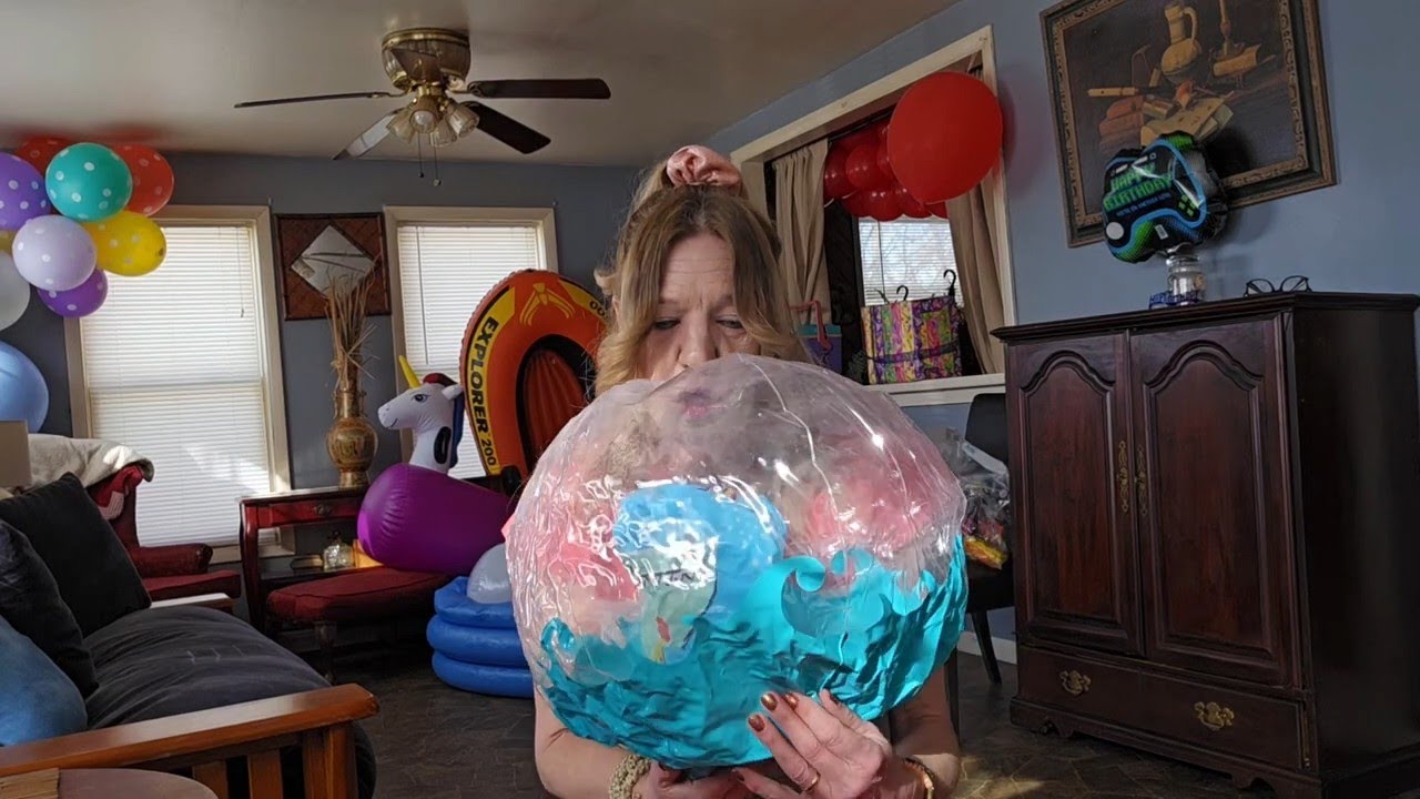 Больше надувных батутов! Пляжные мячи в помещении!