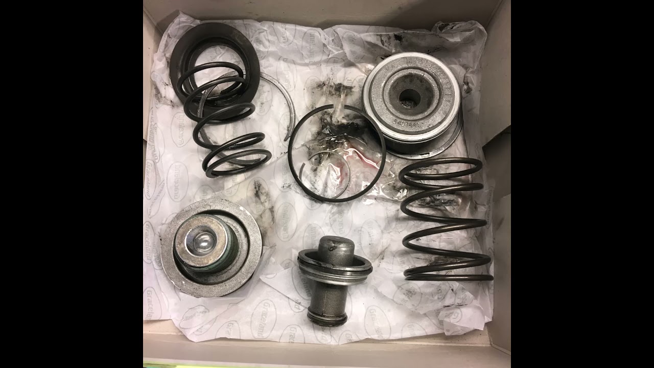 727 Torqueflite automatic gearbox rebuild.