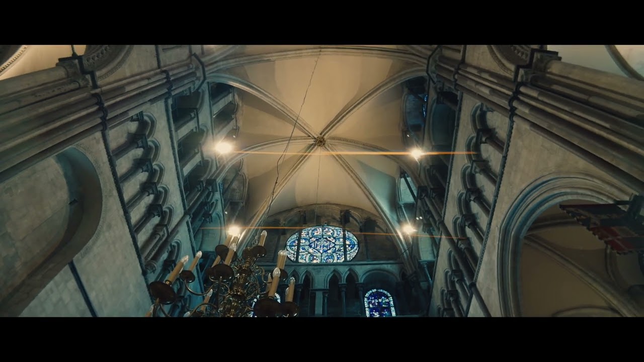 HUGE fart destroys Canterbury cathedral peace