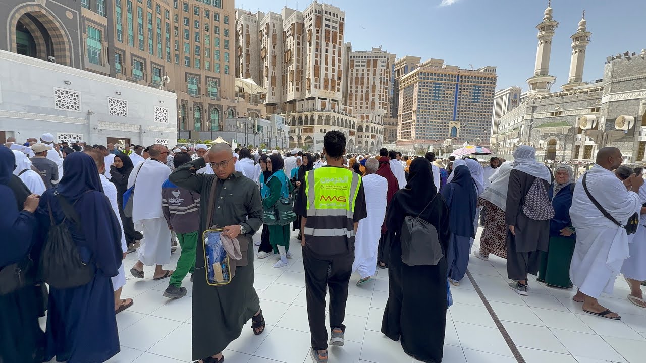 Walking in Makkah Masjid Ul Haram 