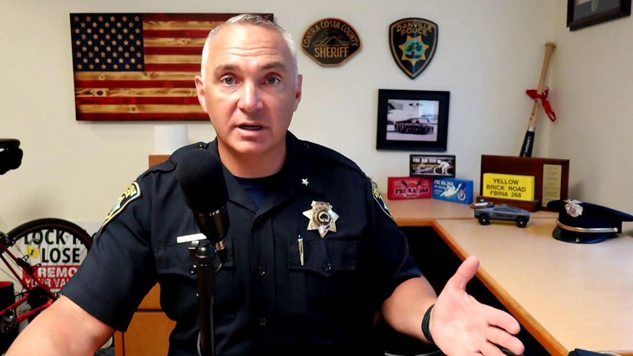 How to avoid being a victim - Know the crime triangle - 10-8 Episode 106