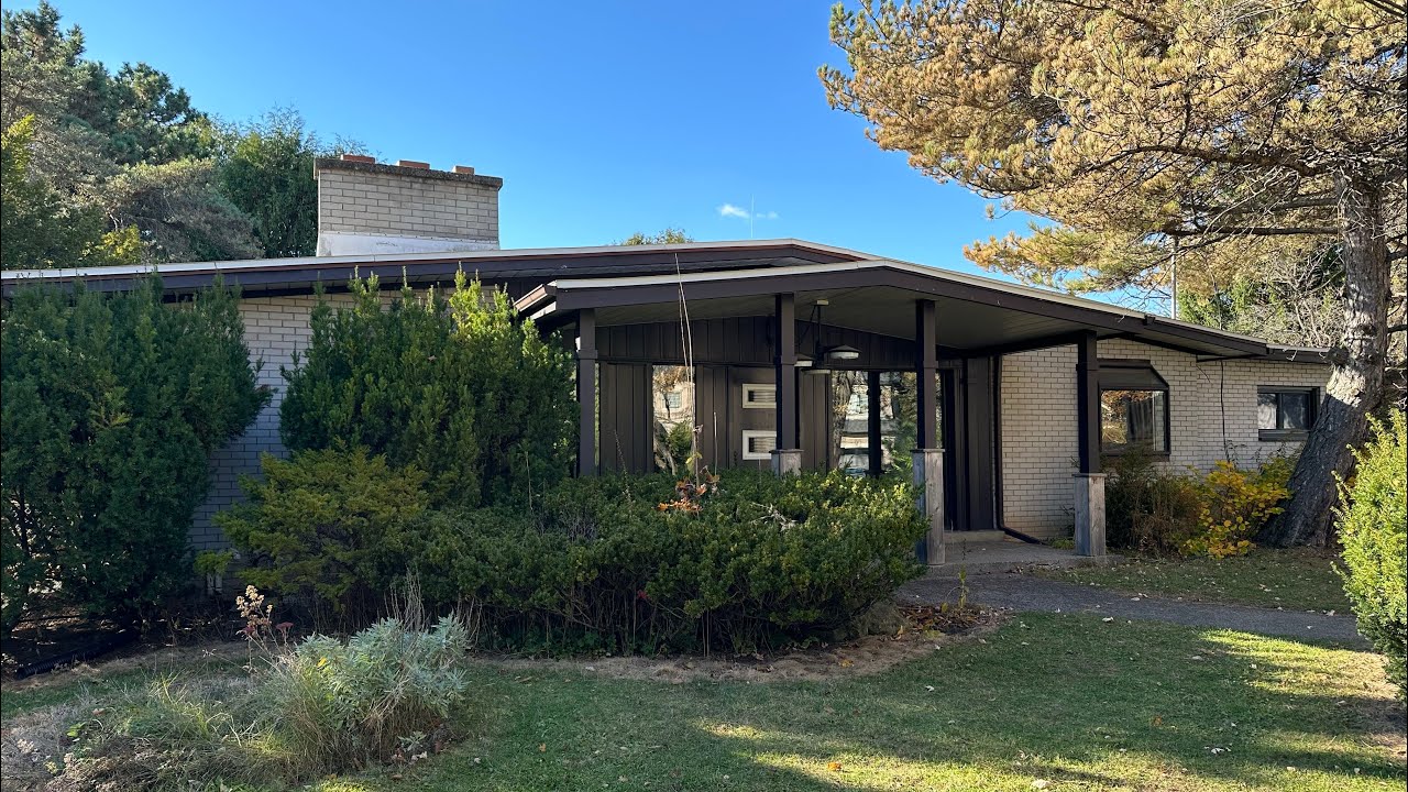 Millionaire’s Incredible ABANDONED 1970’s Dream Home | FROZEN IN TIME SINCE 1971