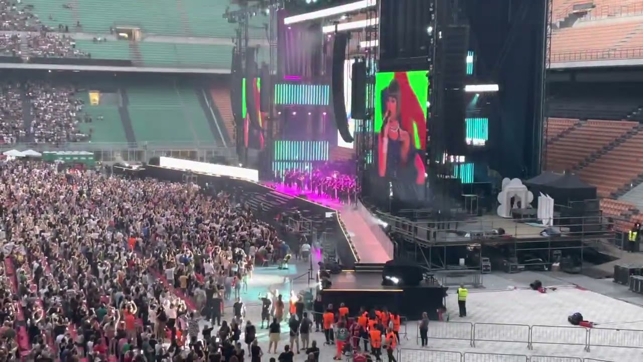 Alessandra Amoroso - Tutto Accade - San Siro - 13/07/2022 - Apertura Concerto