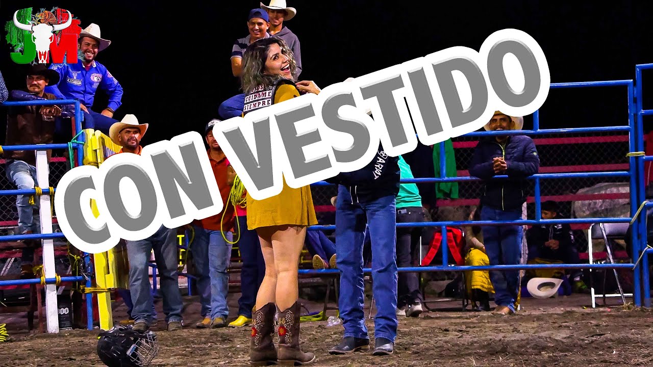 Así con vestido monto