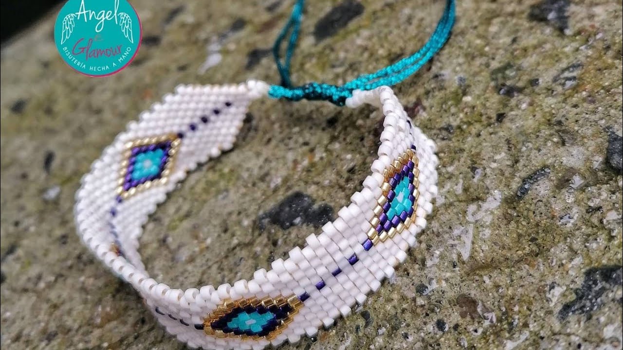 Hermosa pulsera en técnica ladrillo.