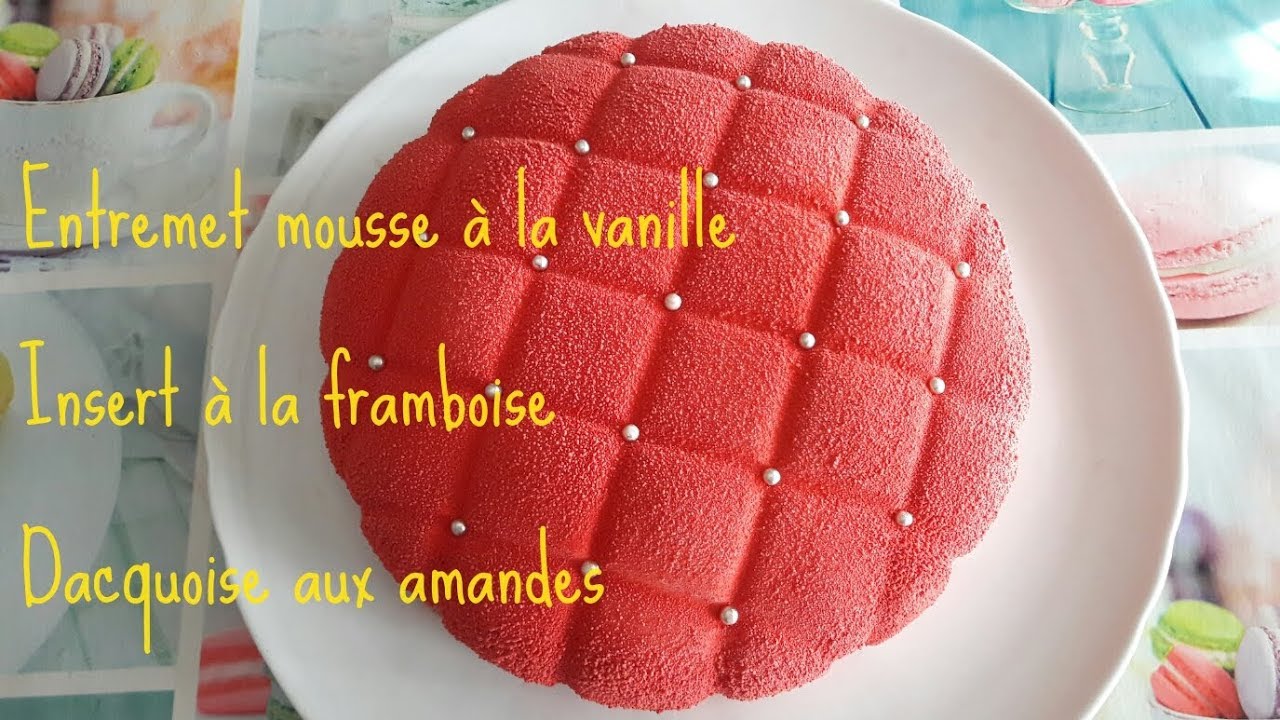 Entremet mousse vanille avec insert à la framboise et dacquoise