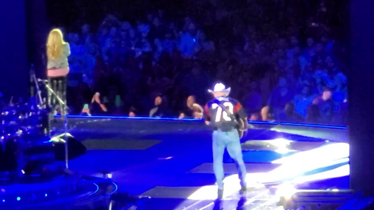 Garth Brooks, Trisha Yearwood Walk Away Boy. Cincinnati May 14, 2022  Bengals Stadium