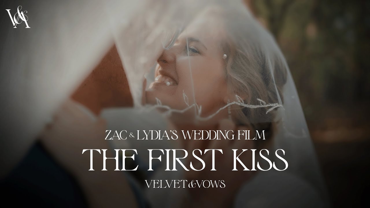 The First Kiss | The Wedding of Lydia Plath & Zac Wyse