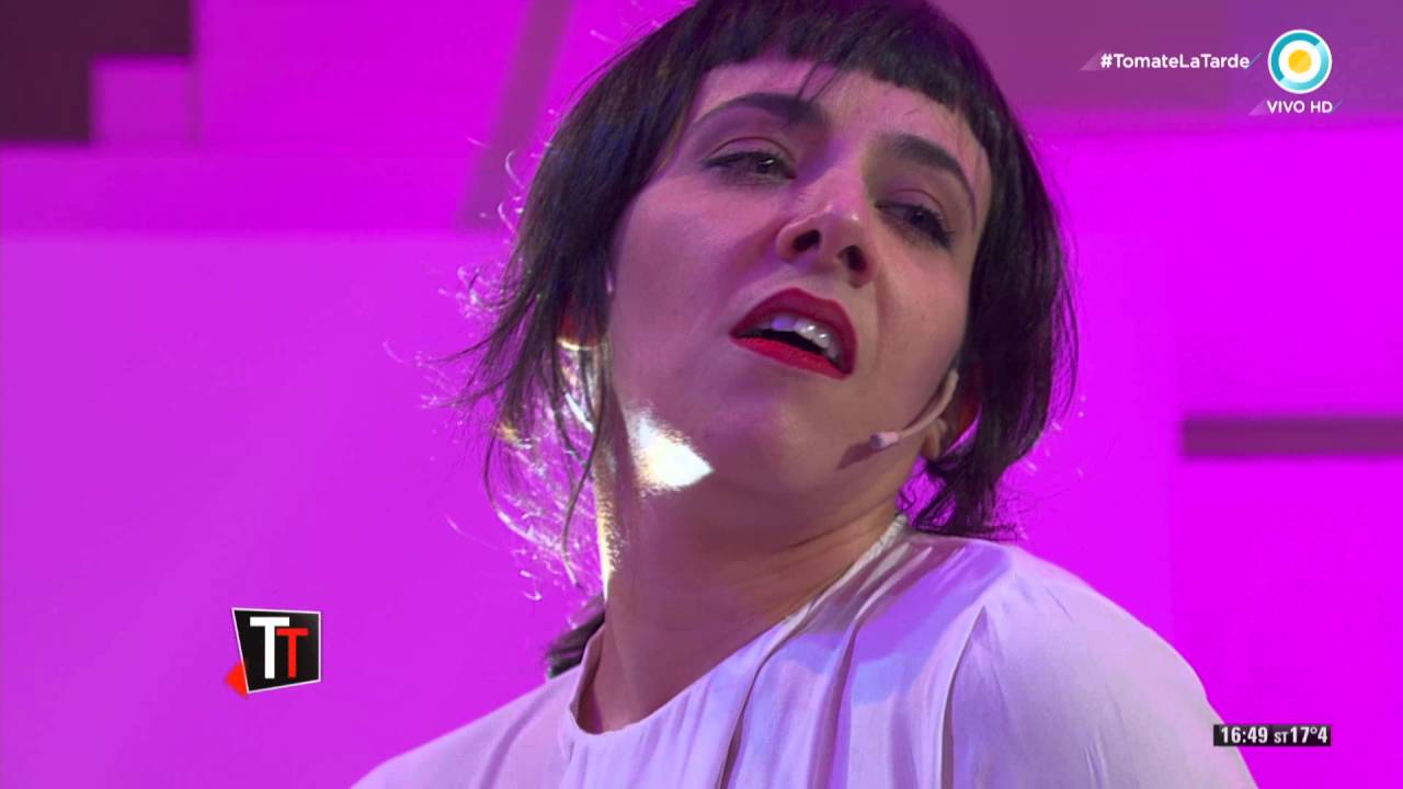 Juliana y La Sole cantan 