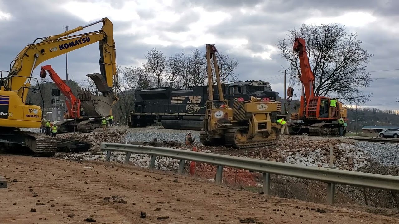 Derailed #2 locomotive NS 1058 gets lifted back onto the tracks!!