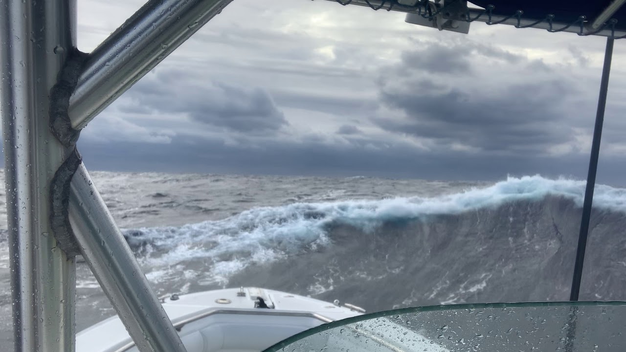 Crossing to Bimini in 15-20' Seas on a Boston Whaler 270 Outrage with 225HP Yamaha 4-stokes