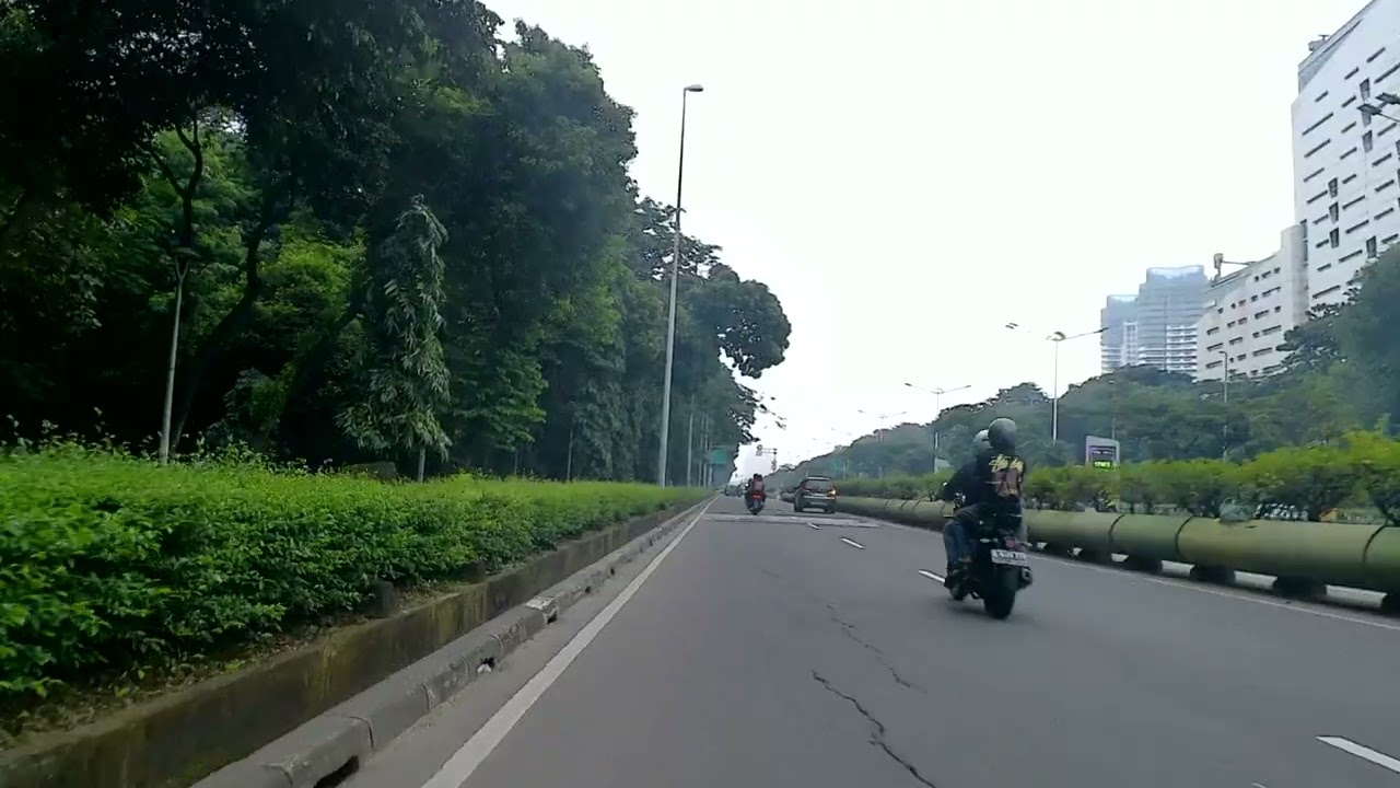 Jalqn jalan di pagi hari  brica AE3X 