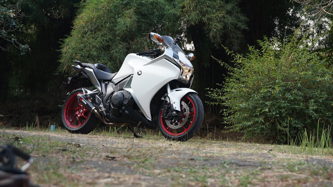 HONDA VFR1200F Exhaust - Scorpion Serket Carbon