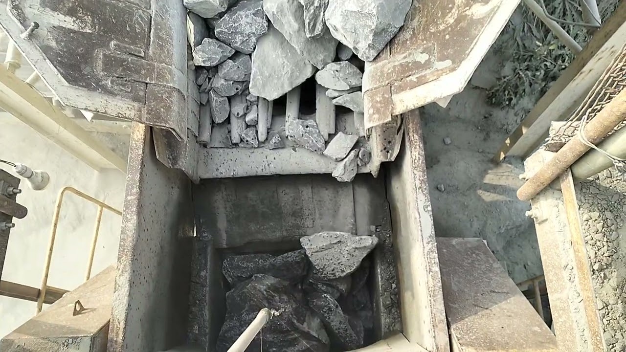 पत्थर को कैसे तोड़ता है #Rock crushing vlogs #