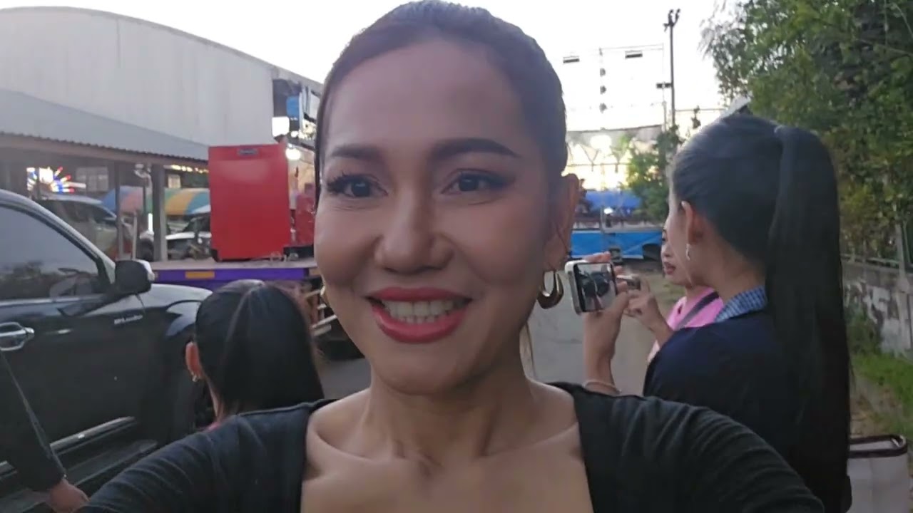 ธิดาลาว ศรีวิไลแบนด์ ประทะหมอลำบอย @เจี๊ยบ ศรีวิไล