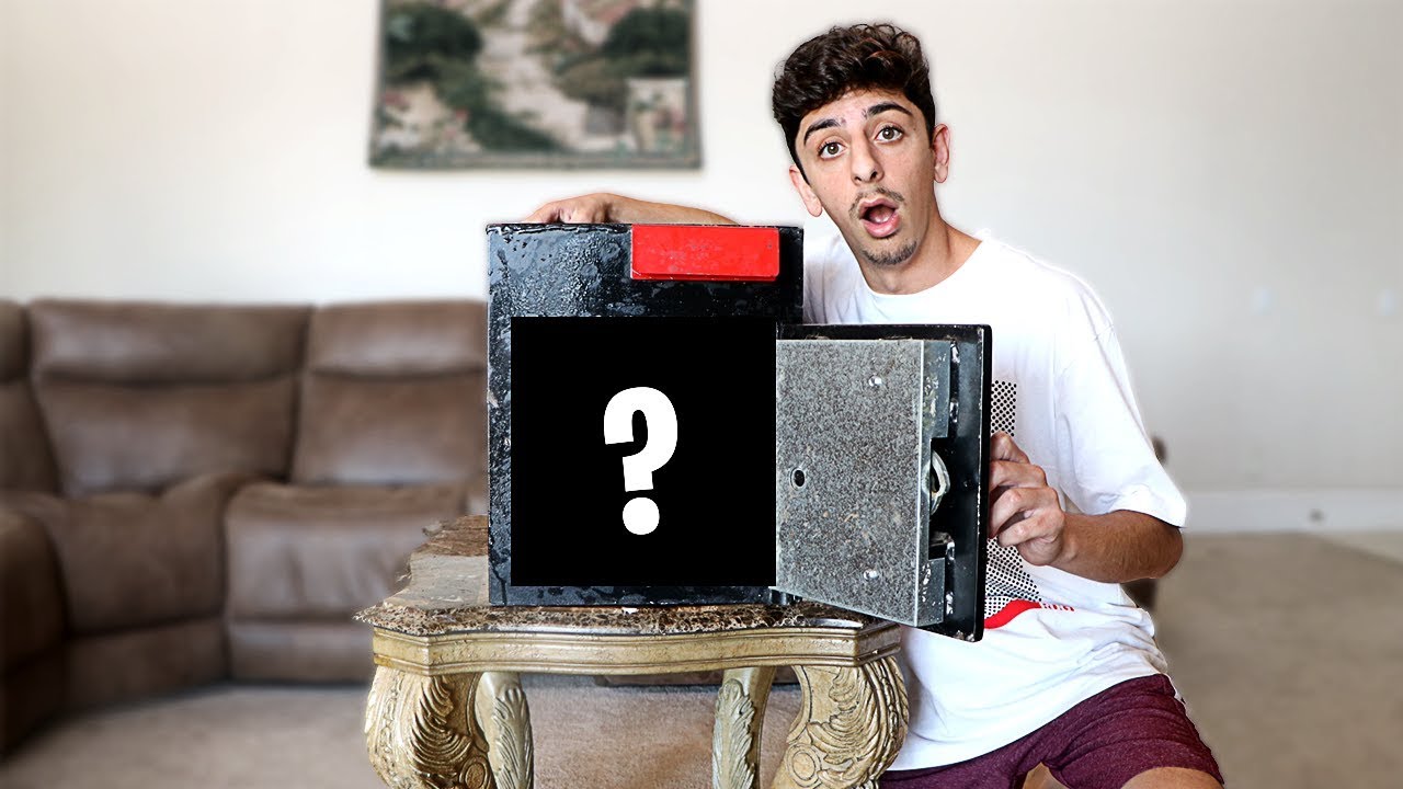 REVEALING WHAT'S INSIDE THE SECRET SAFE...