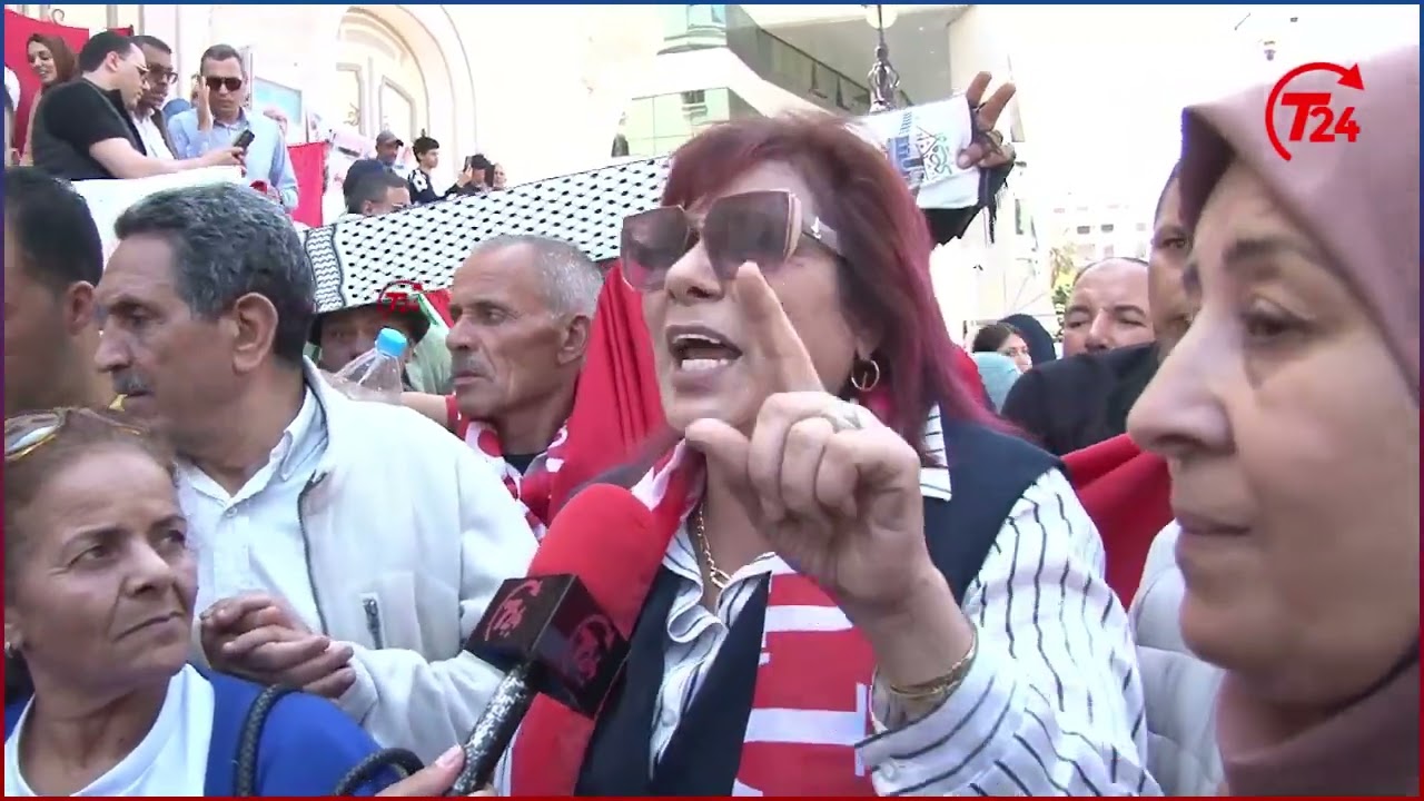 ‎كمشة متمعشين وعصابات خرجو إطالبو بإسقاط النظام..نحب نقلكم لن تمرو..السلطة للشعب وخيارنا قيس سعيد