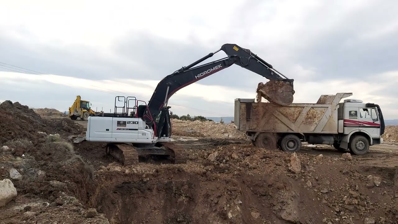 Hidromek 230LC Ekskavatör Derin Kazı Çalışması