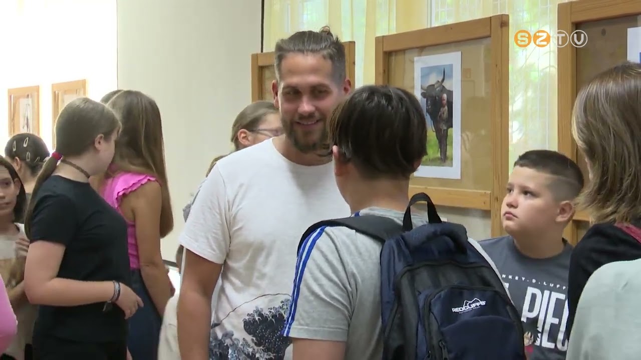 “Portrék a sztyeppéről” címmel kiállítás nyílt a Váci Mihály Általános Iskolában