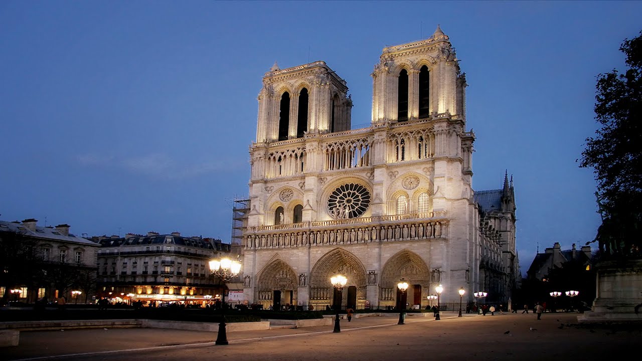 PARIS – NOTRE-DAME – LE LOUVRE – LES CHAMPS-ÉLYSÉES - Un Monde fait pour nous