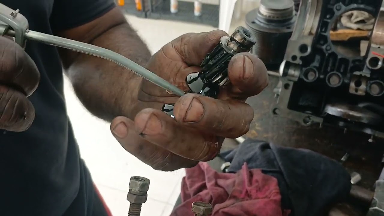 Como colocar pinhão do distribuidor Atenção! para as arruelas eixo de acionamento da bomba ponto!