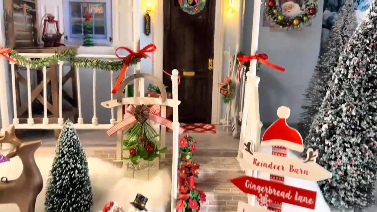 Christmas Decorations for the Dolls!