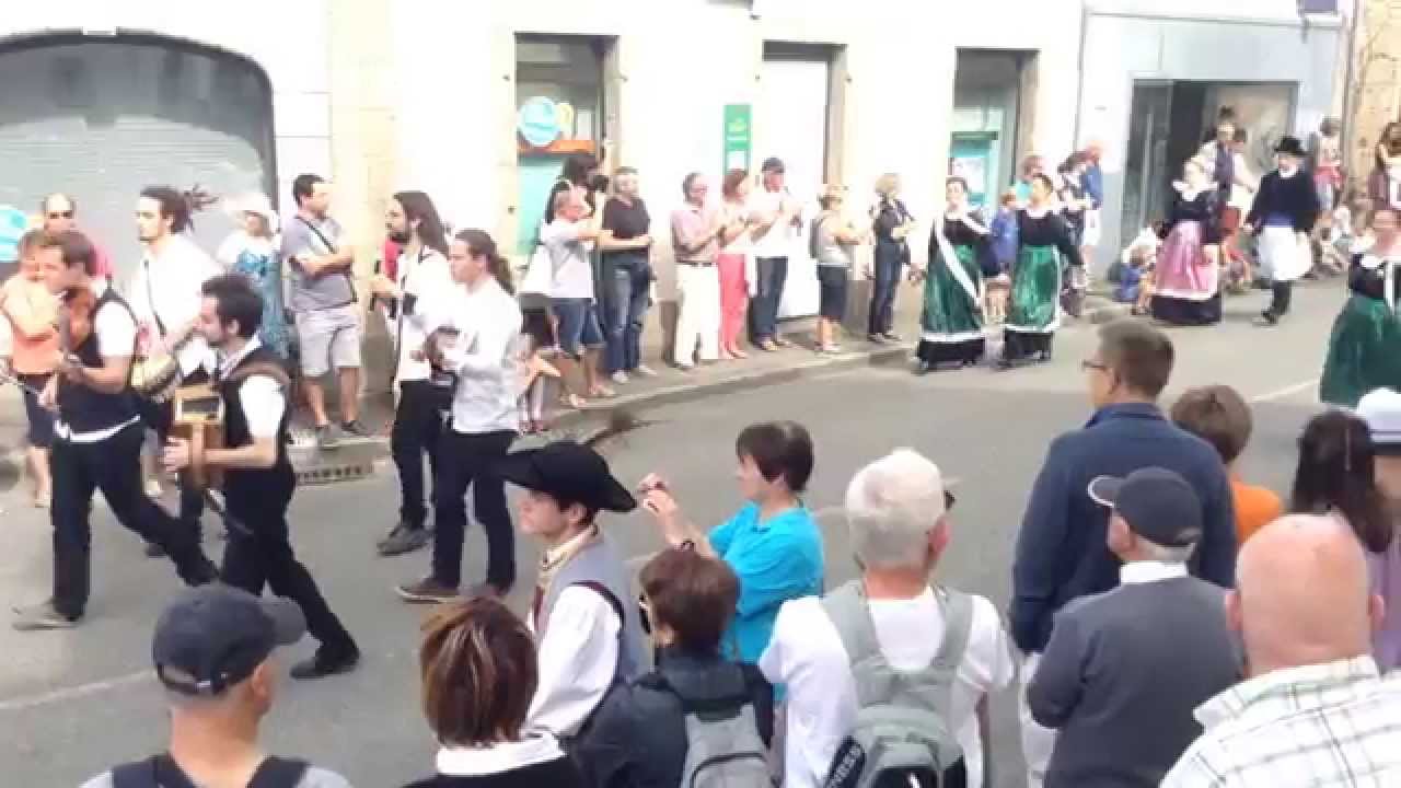 Pont Aven Fête des Fleurs d'Ajonc Procession 2015