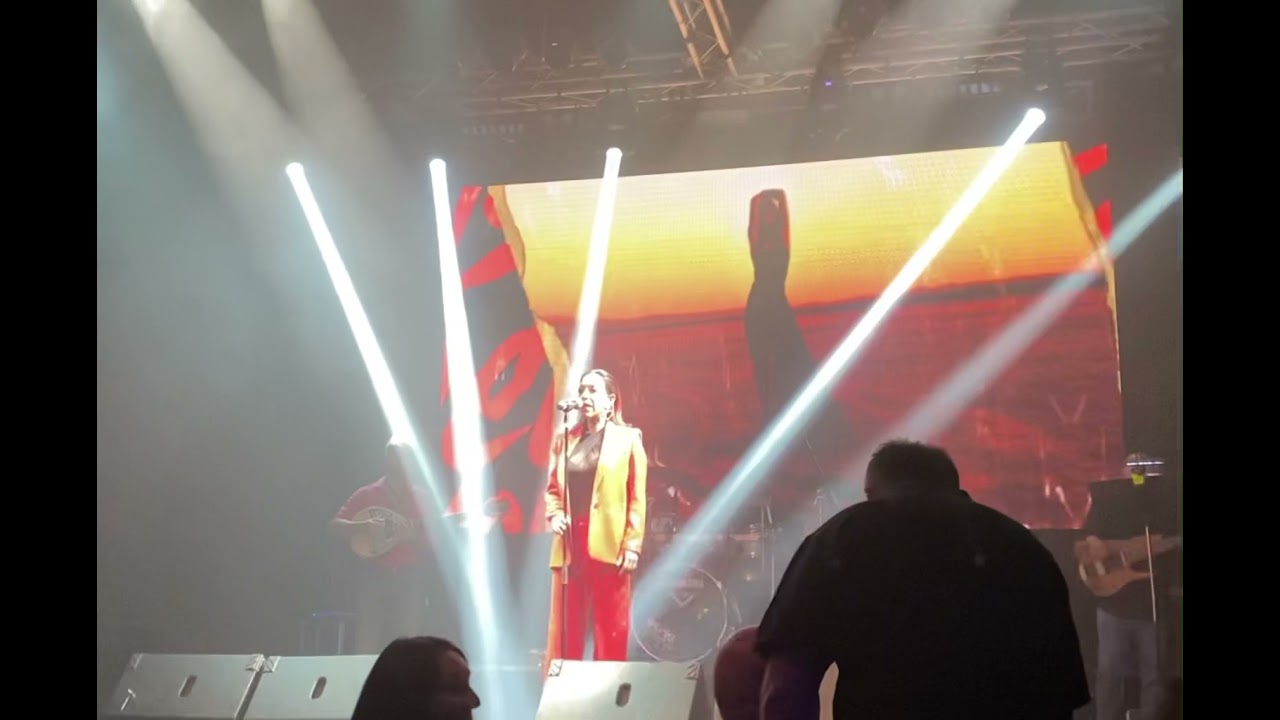 Kinisi Live Trak Nightclub Melbourne. Maria Maroulis- Gia Sena (Anna Vissi-cover)