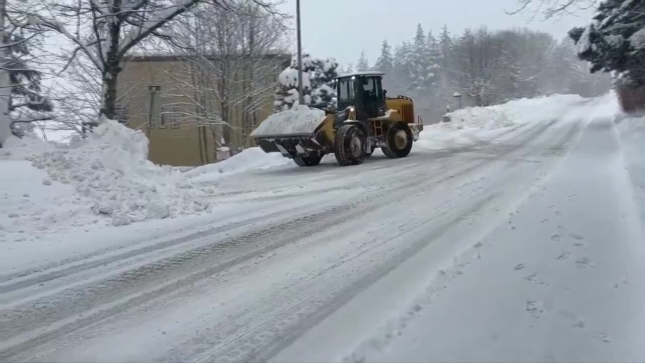 Heavy snow blankets Juneau, raising avalanche concerns