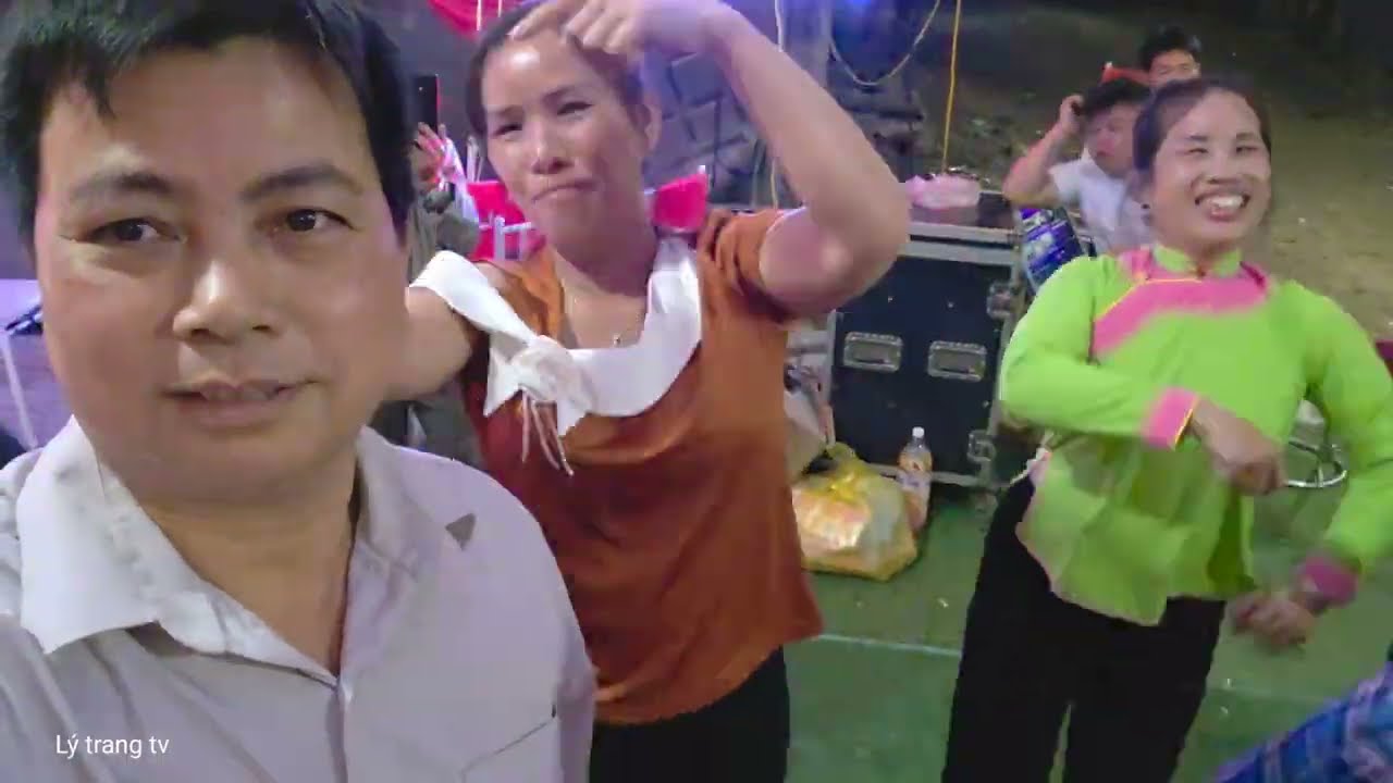 Điệu nhảy góp vui ngày cưới. ở thôn bản mạc xã Trịnh Tường. Lào Cai.